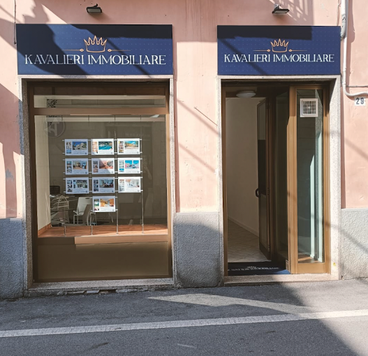 Team Kavalieri Immobiliare in agenzia